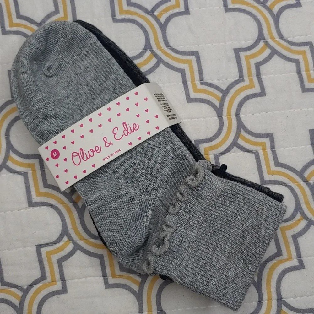 🎉 $5 CLEAR OUT: Kids Socks - 1 Pair, 1 Mismatched - Picture 1 of 3